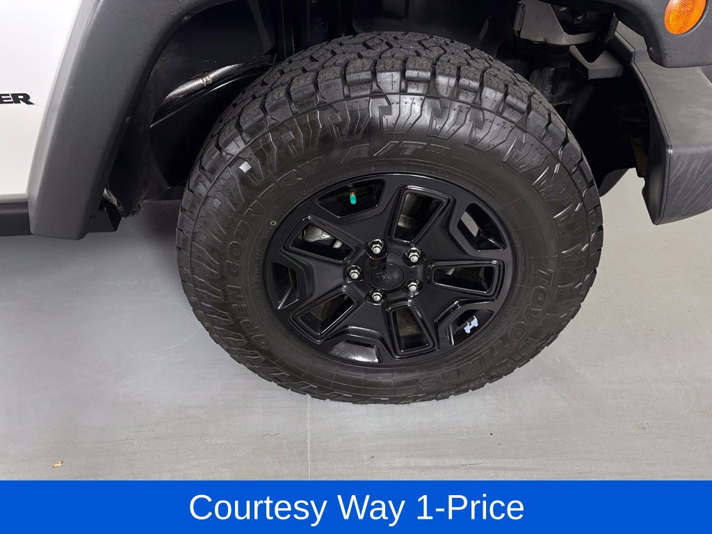 Used 2017 Jeep Wrangler Sport AWD/4WD image 13