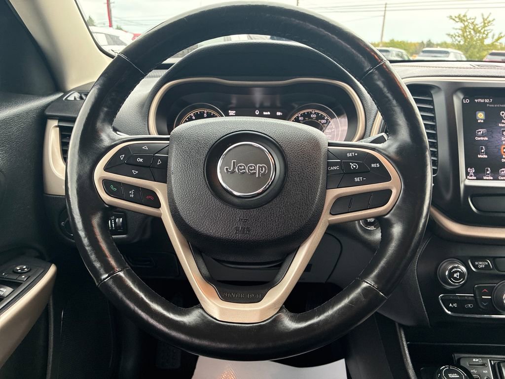 Used 2017 Jeep Cherokee Limited AWD/4WD image 19