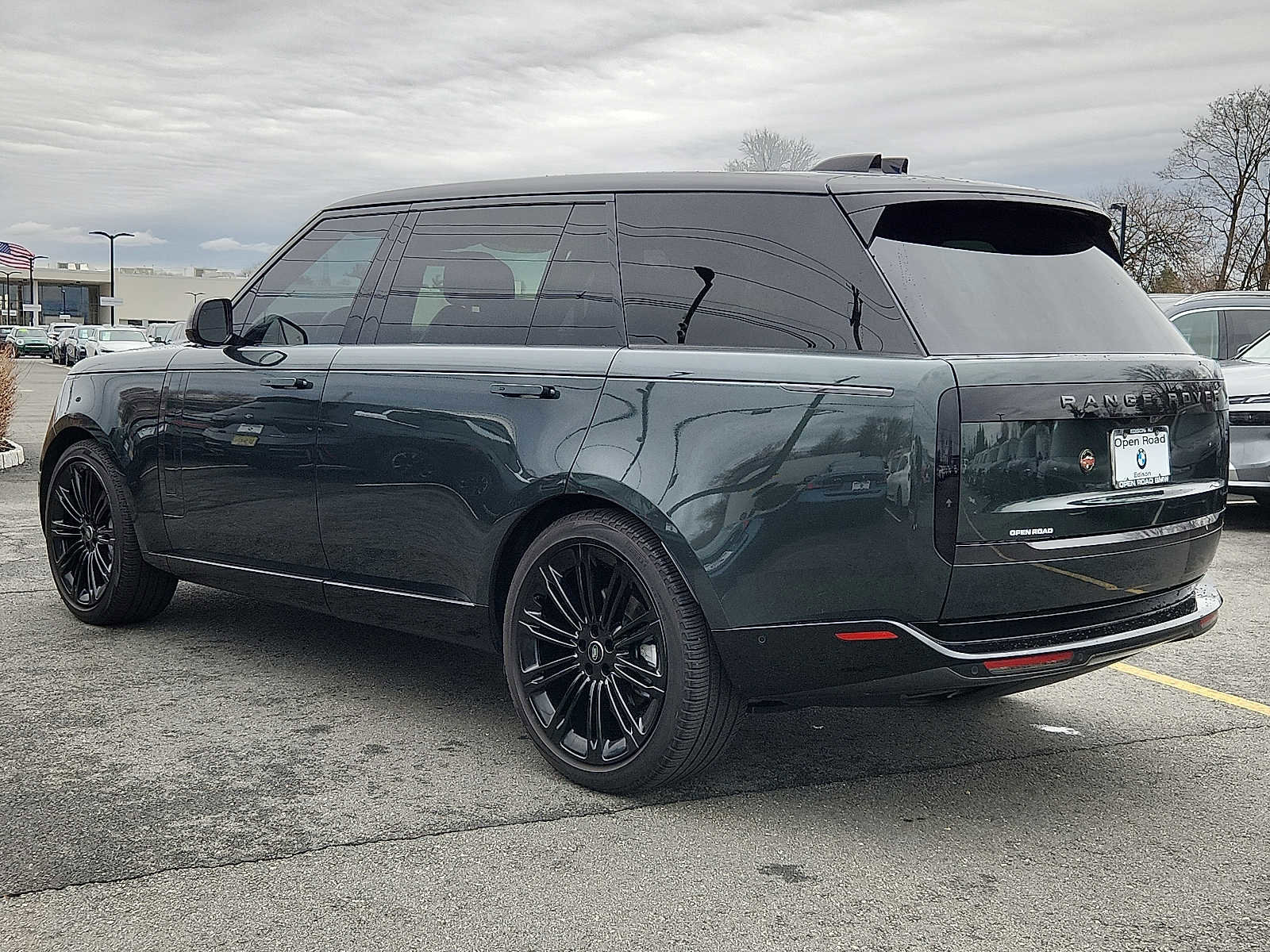 Used 2024 Land Rover Range Rover Long Wheelbase SE image 4