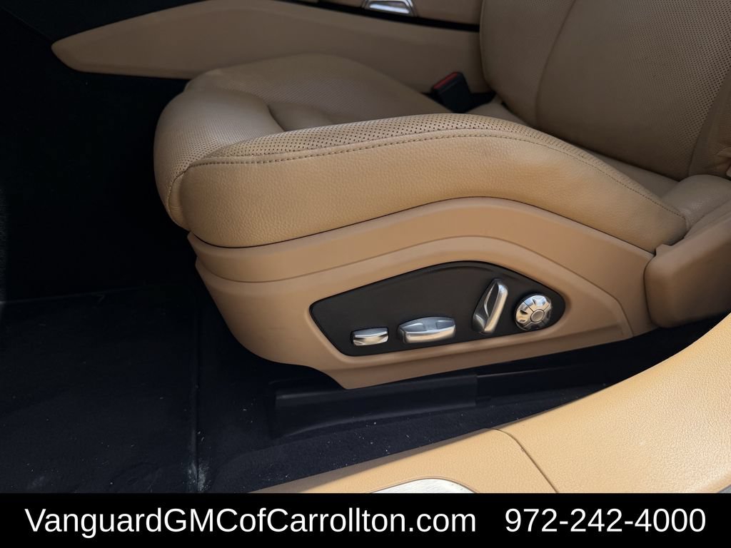 Used 2018 Porsche Panamera RWD image 30