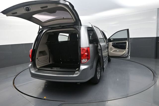 Used 2015 Dodge Grand Caravan American Value Package w/ UConnect Hands-Free Group image 32