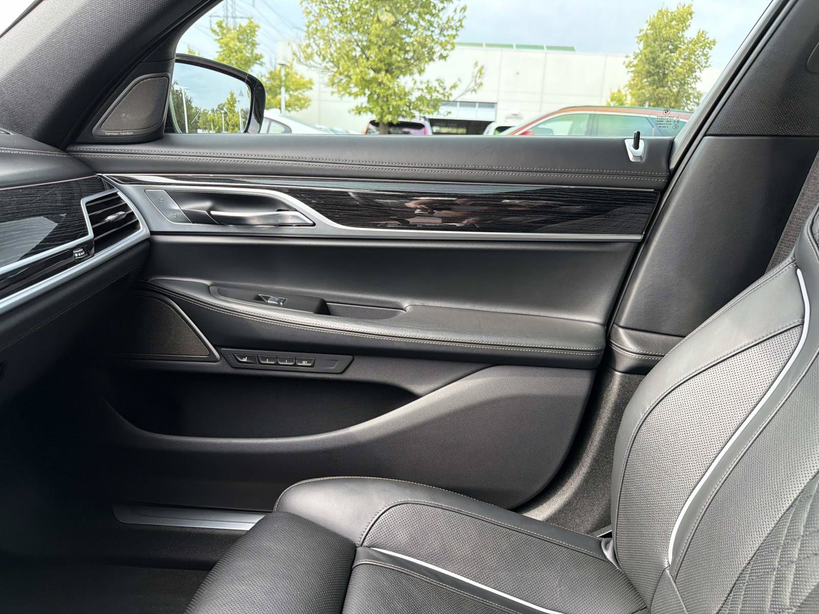 Used 2020 BMW 750i xDrive w/ Executive Package AWD/4WD image 22