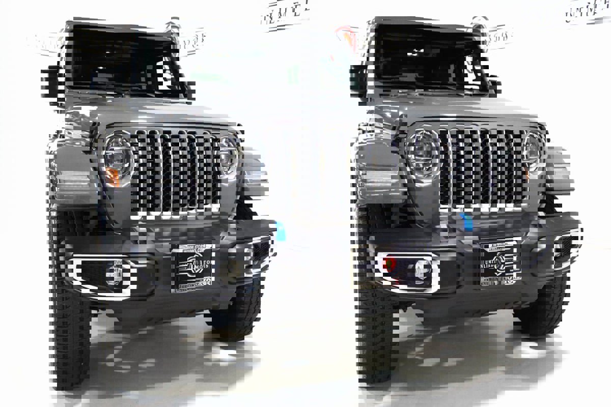 Used 2022 Jeep Wrangler Unlimited Sahara w/ Cold Weather Group image 30