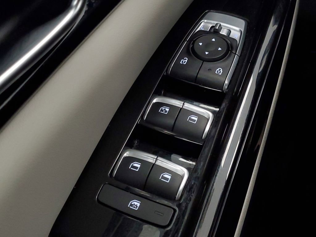 Used 2024 Kia Carnival EX FWD image 17