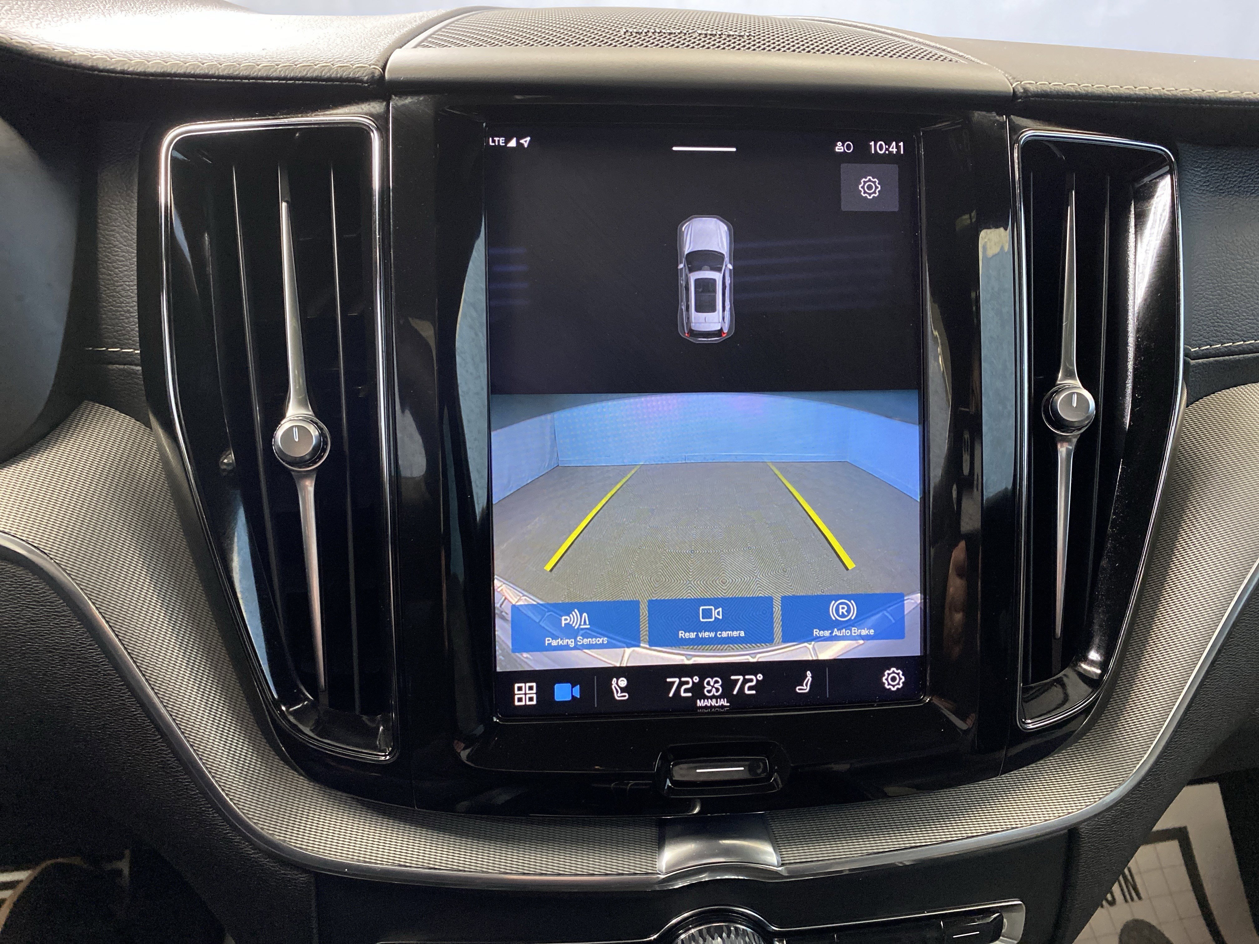 Used 2022 Volvo XC60 B5 R-Design image 17