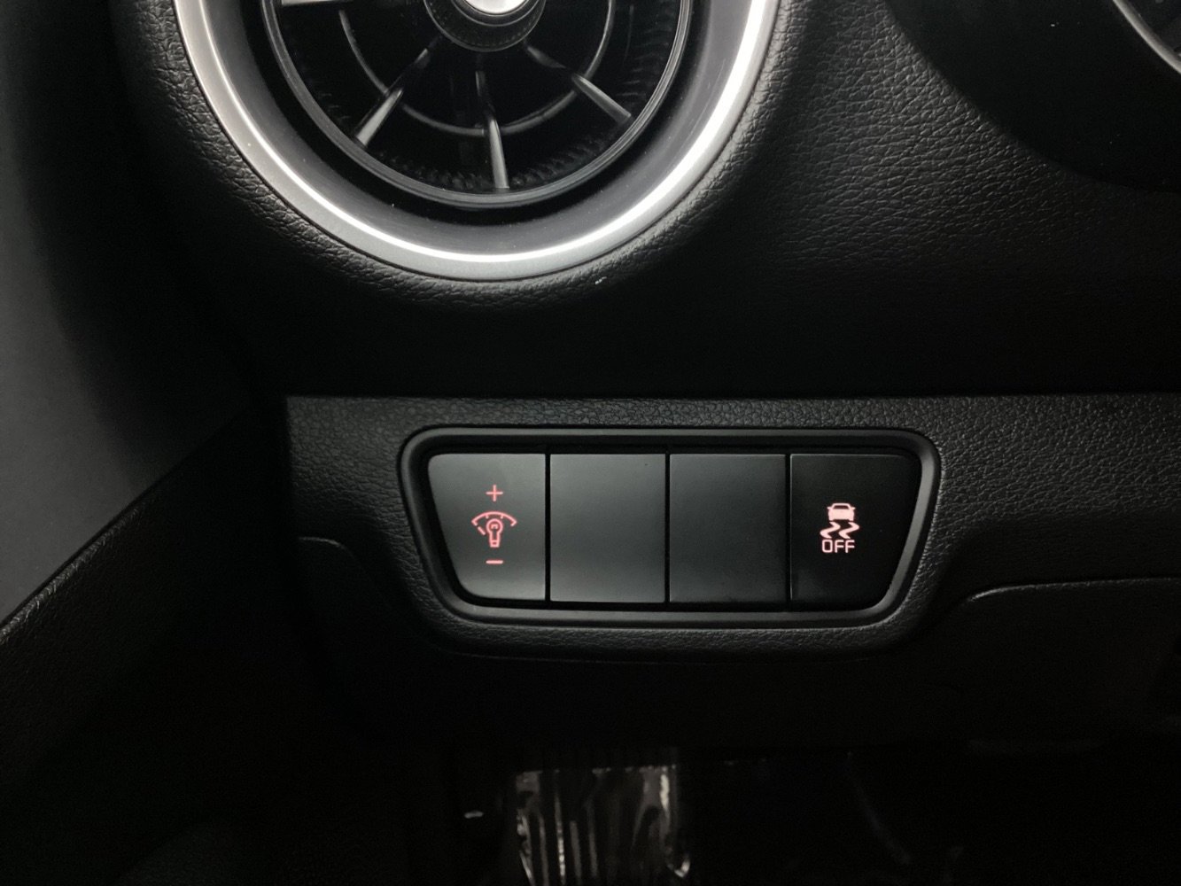 Used 2023 Kia Forte LXS image 39