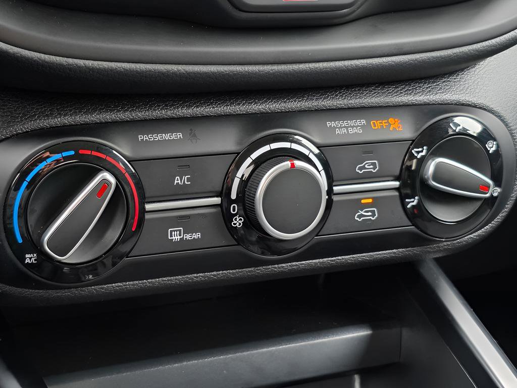 Used 2025 Kia Soul LX FWD image 30