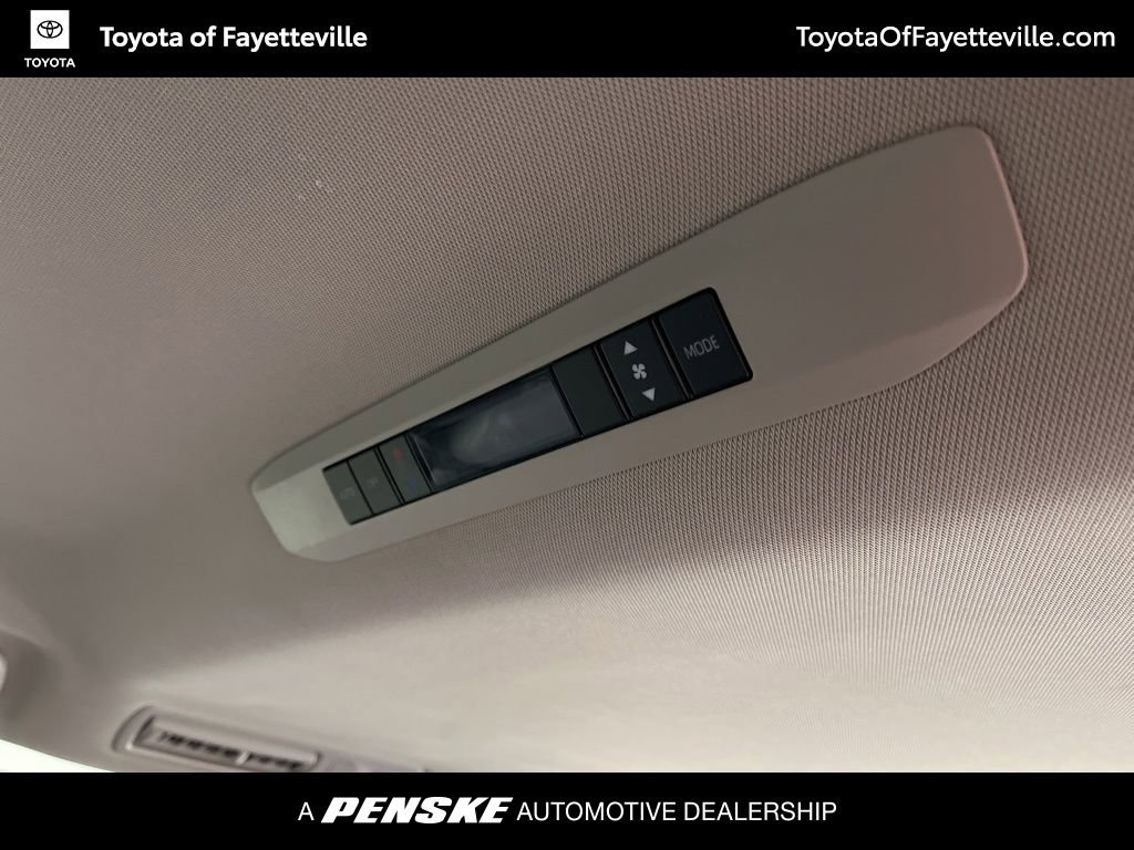 Used 2025 Toyota Sienna LE w/ LE Plus Package image 9