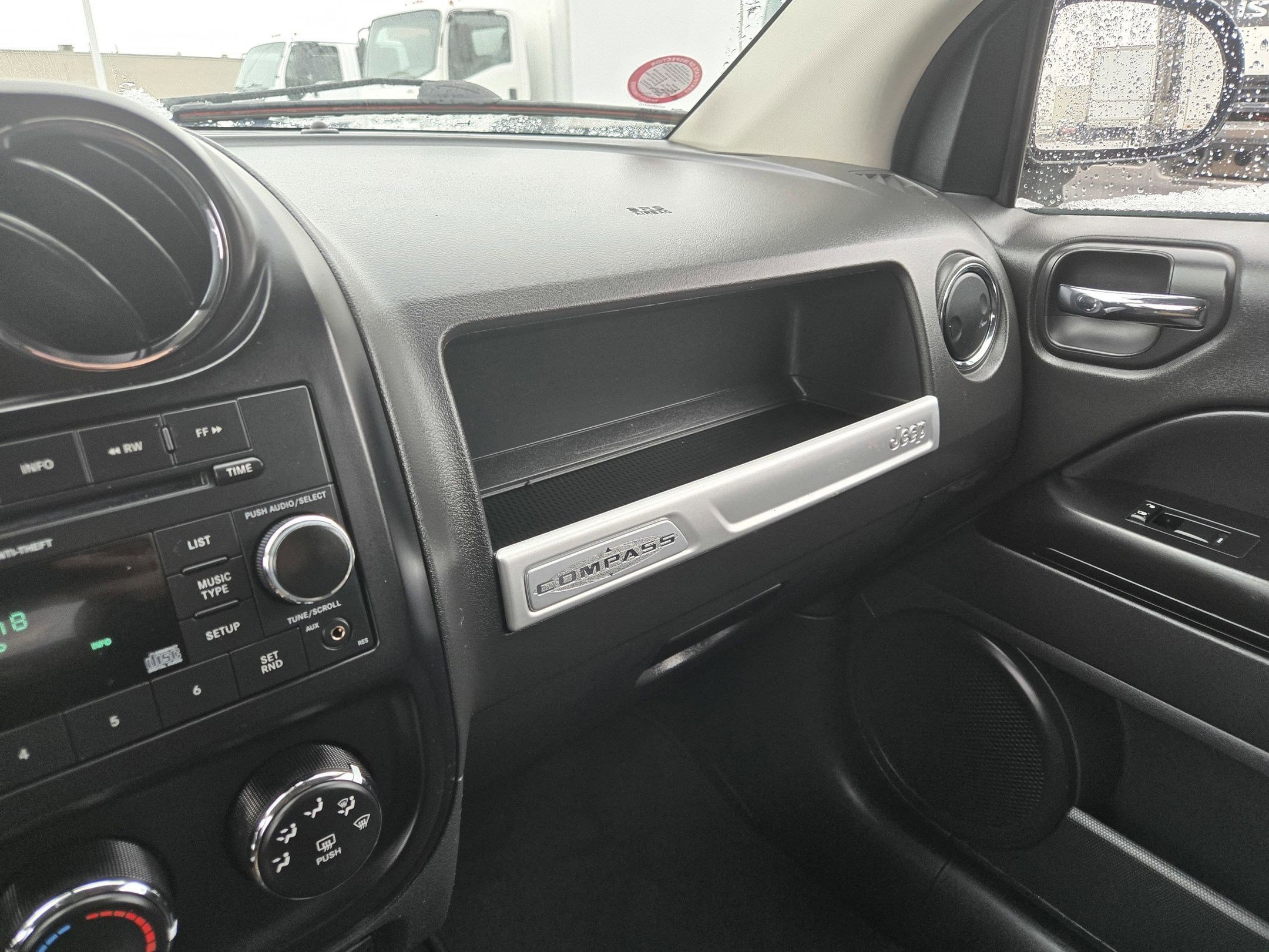 Used 2018 Jeep Compass Latitude w/ Popular Equipment Group image 9