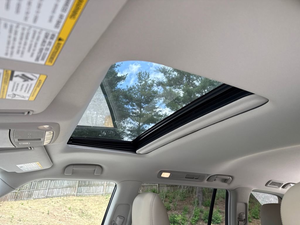 Used 2024 Nissan Armada SL w/ Captain's Chairs Package image 23