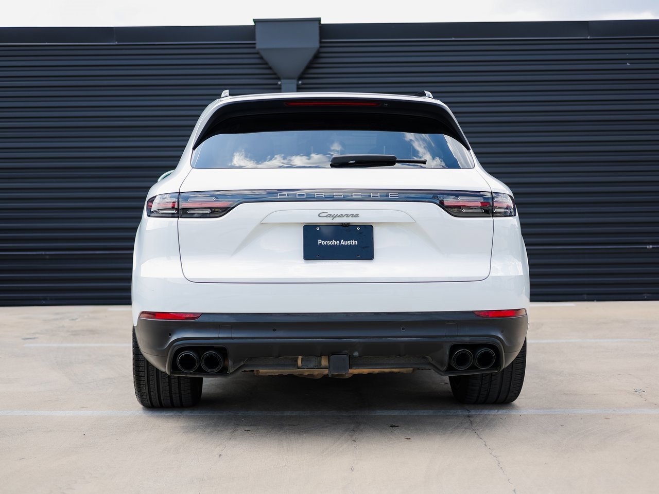 Certified 2023 Porsche Cayenne Platinum Edition image 6