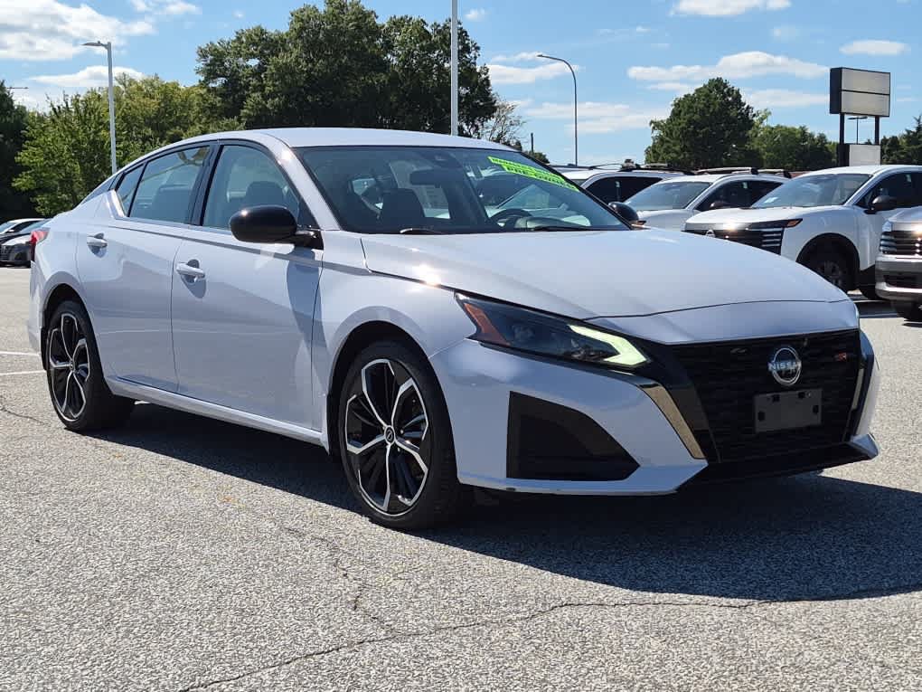 Used 2023 Nissan Altima 2.5 SR AWD/4WD image 2