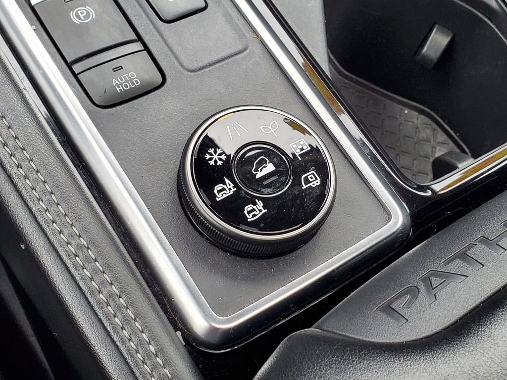 Used 2023 Nissan Pathfinder Platinum image 31