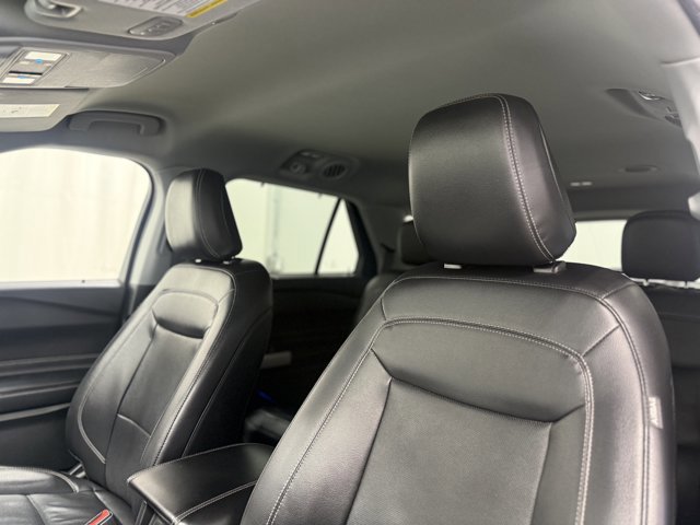 Used 2021 Ford Explorer Limited w/ Equipment Group 301A AWD/4WD image 16