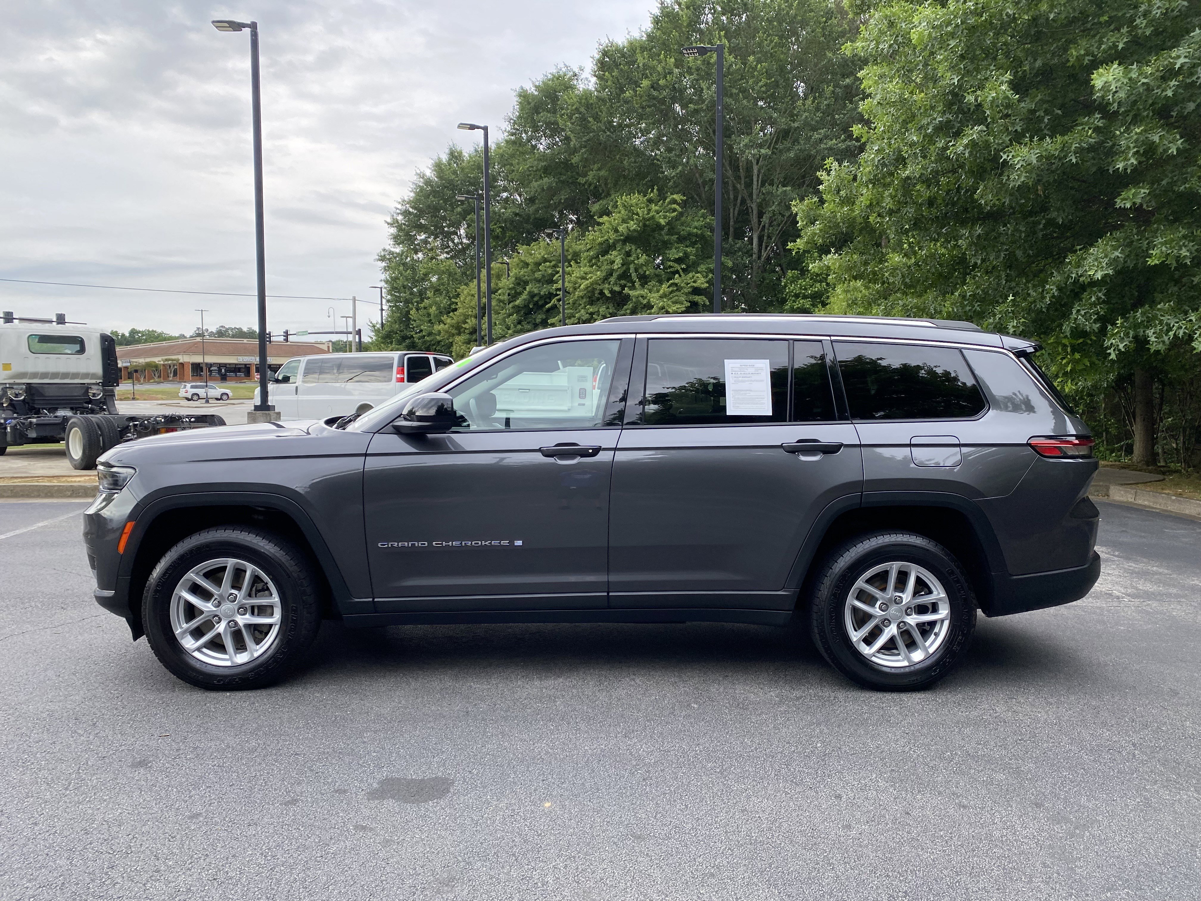 Used 2022 Jeep Grand Cherokee L Laredo w/ Luxury Tech Group I AWD/4WD image 6