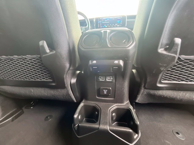 Used 2025 Jeep Wrangler Unlimited Rubicon AWD/4WD image 34