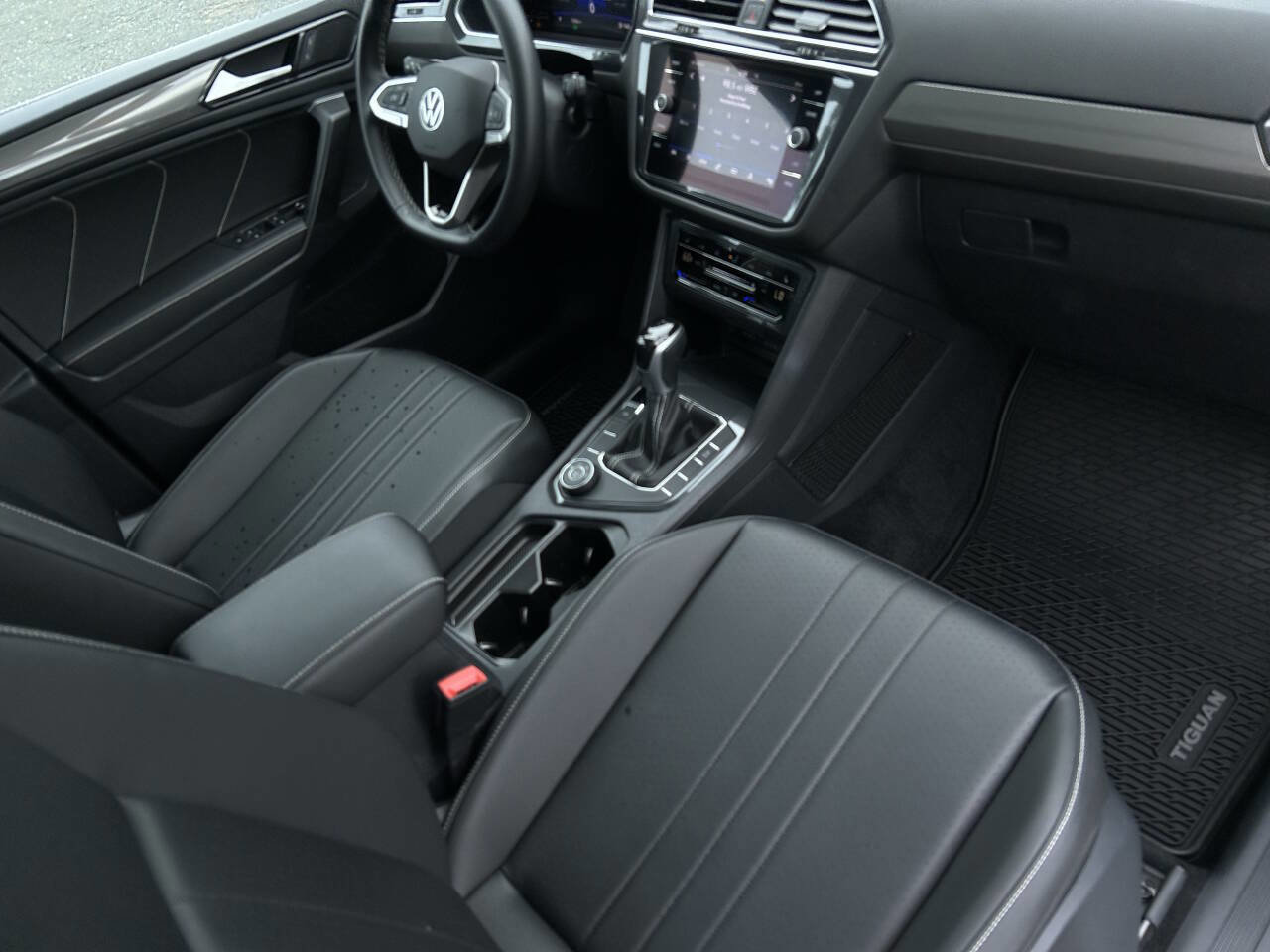 Used 2022 Volkswagen Tiguan SE image 9