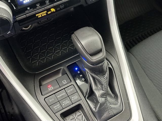 Used 2021 Toyota RAV4 LE image 14