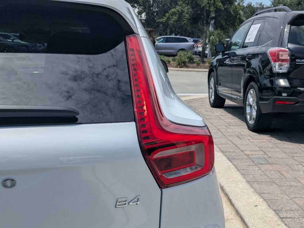 Certified 2026 Volvo XC40 B4 Plus w/ Protection Package Premier FWD image 14