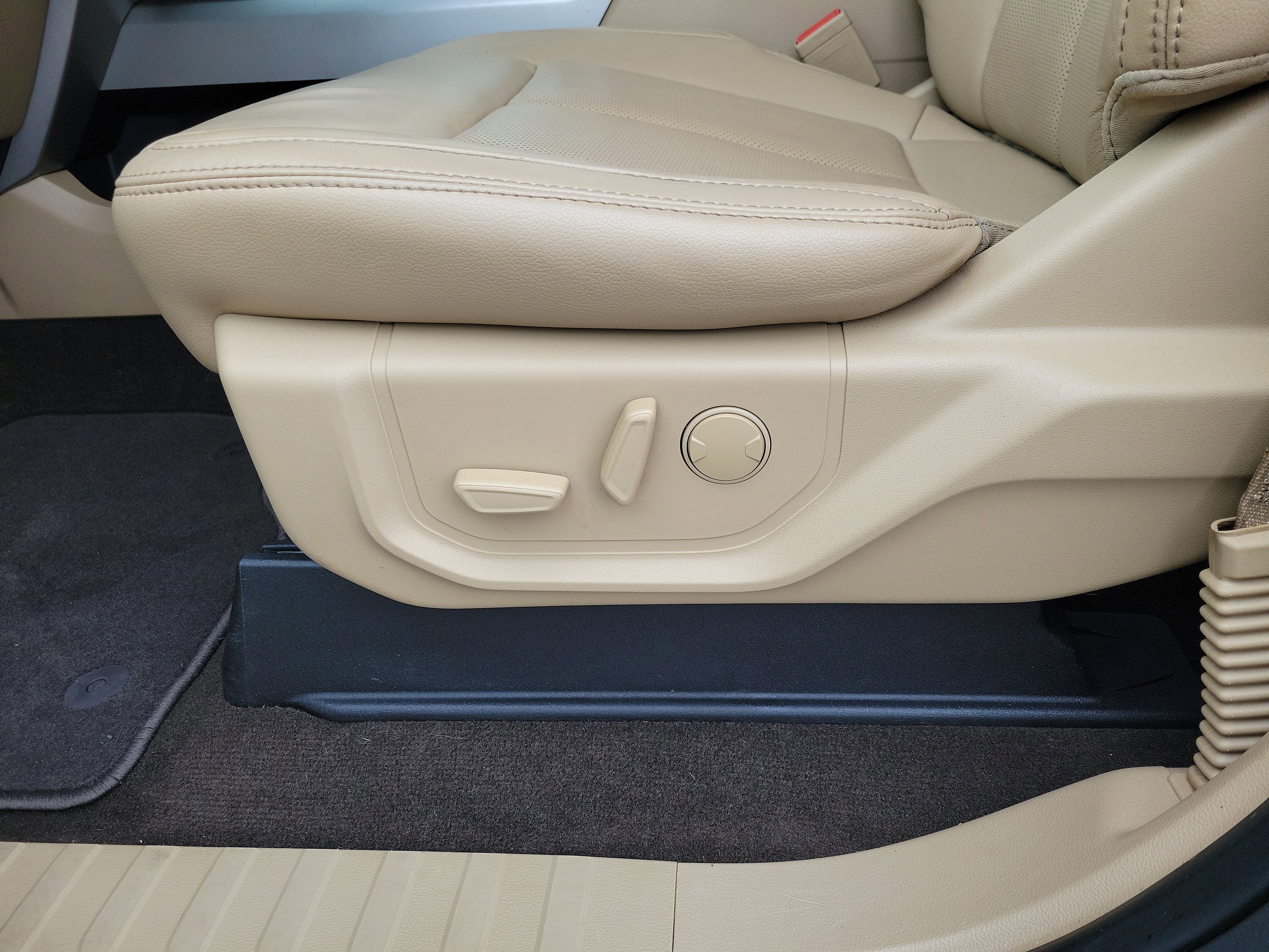 Used 2019 Ford F150 Lariat w/ Equipment Group 502A Luxury image 9