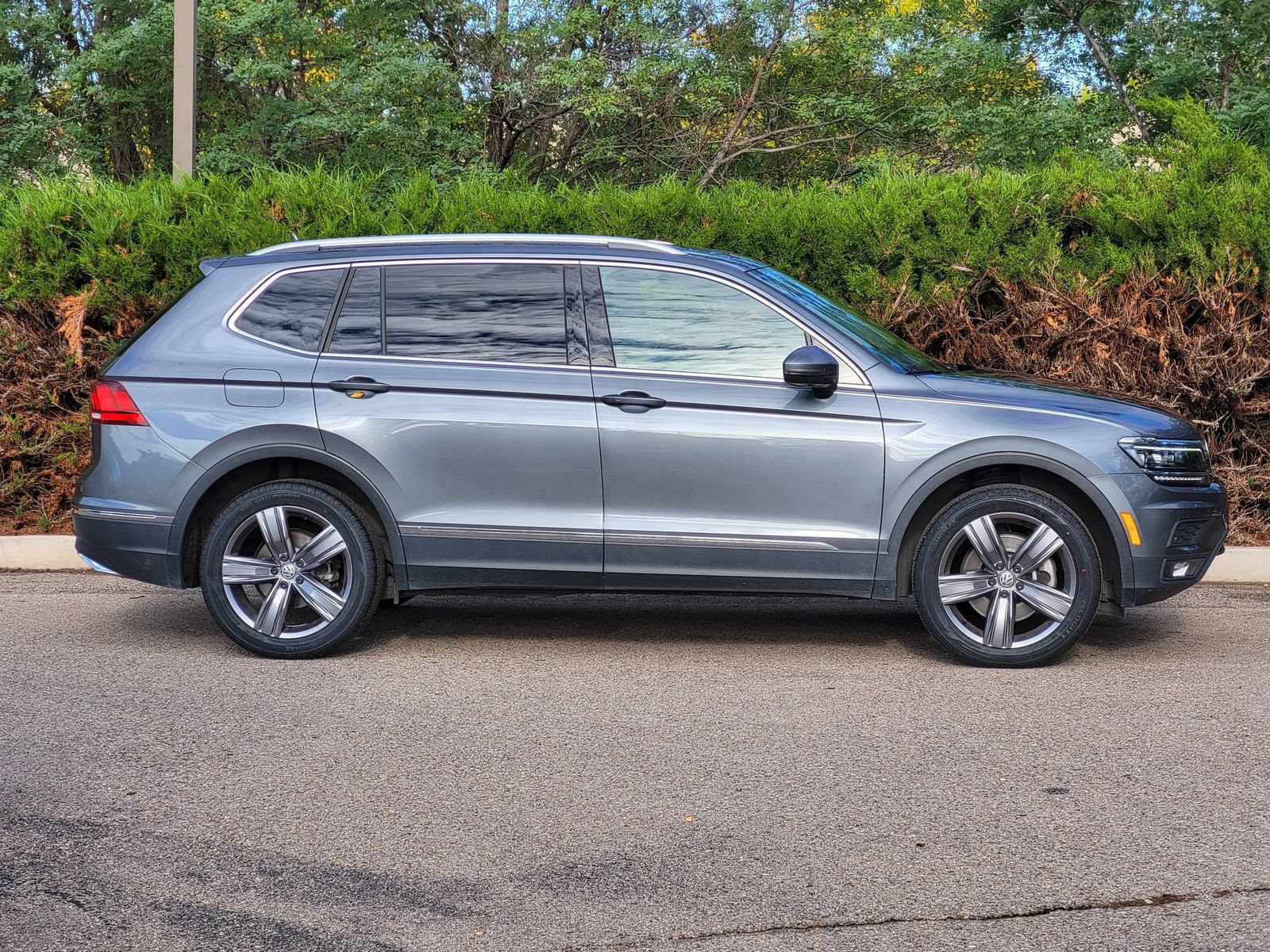 Used 2018 Volkswagen Tiguan SEL Premium AWD/4WD image 4