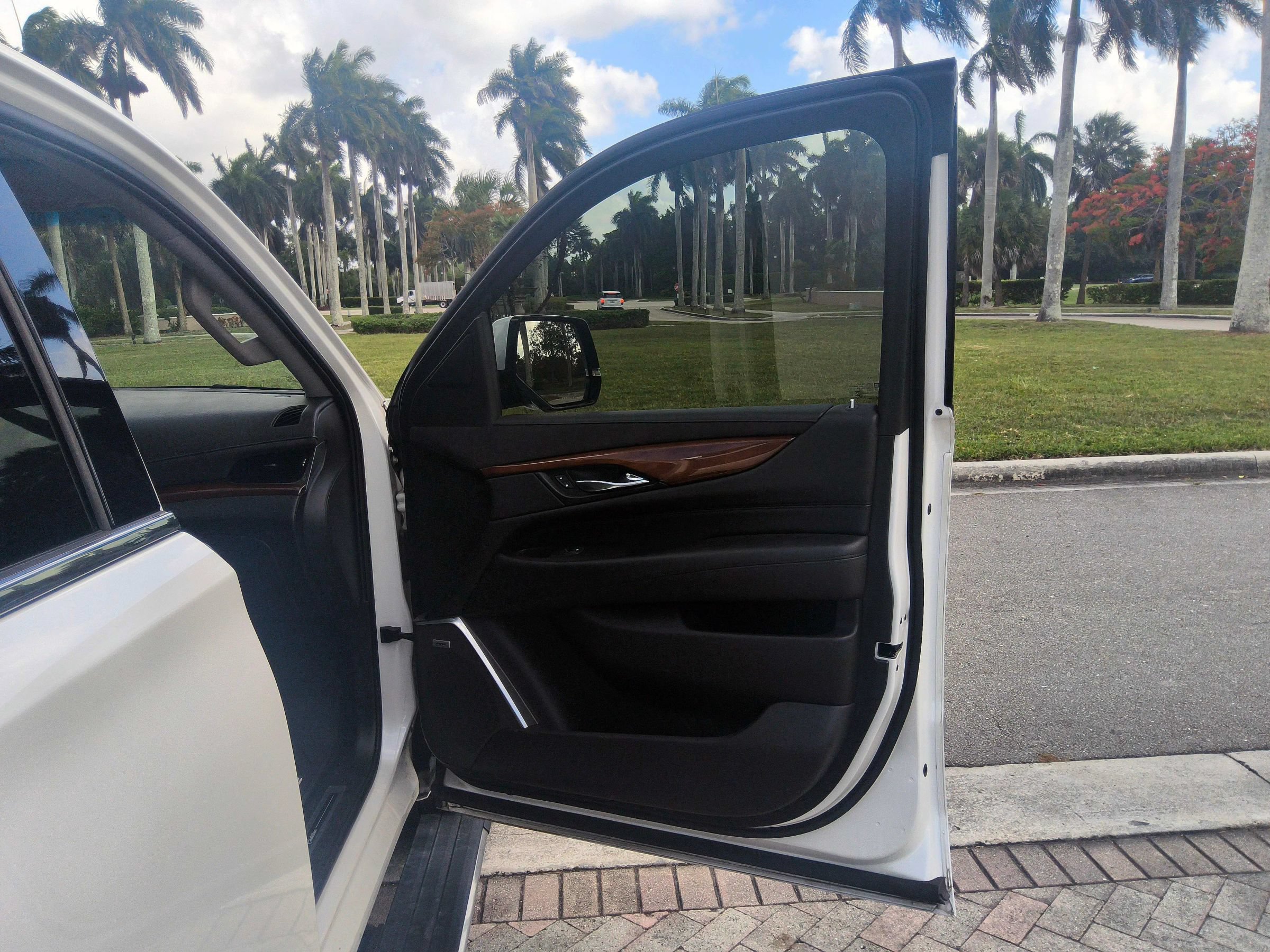 Used 2018 Cadillac Escalade ESV Premium Luxury AWD/4WD image 41