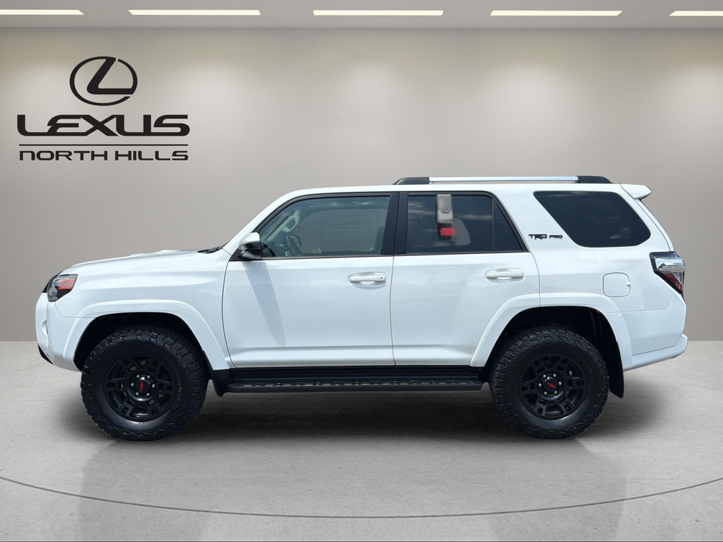 Used 2018 Toyota 4Runner TRD Off-Road AWD/4WD image 9