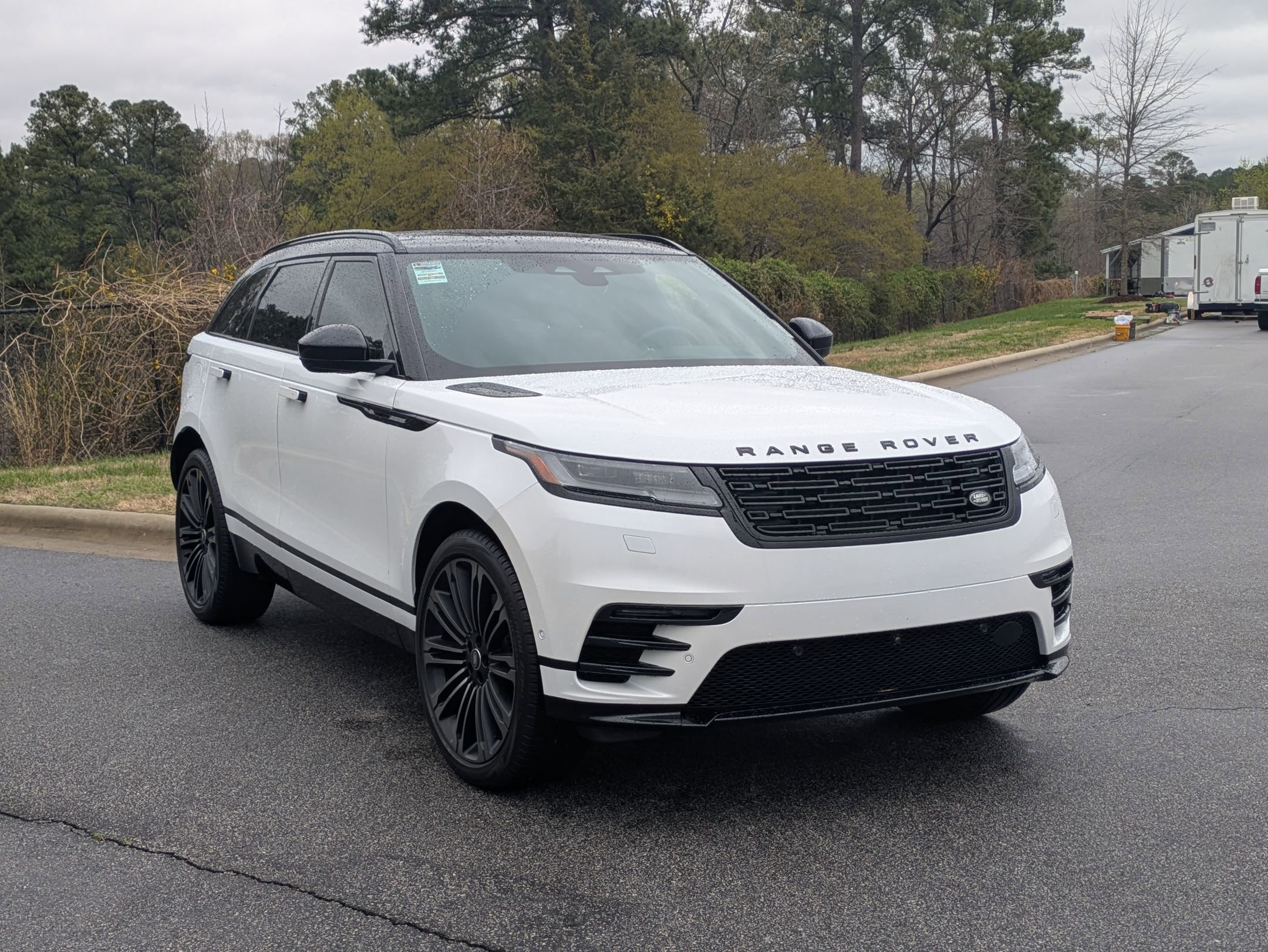Certified 2026 Land Rover Range Rover Velar Dynamic SE image 3