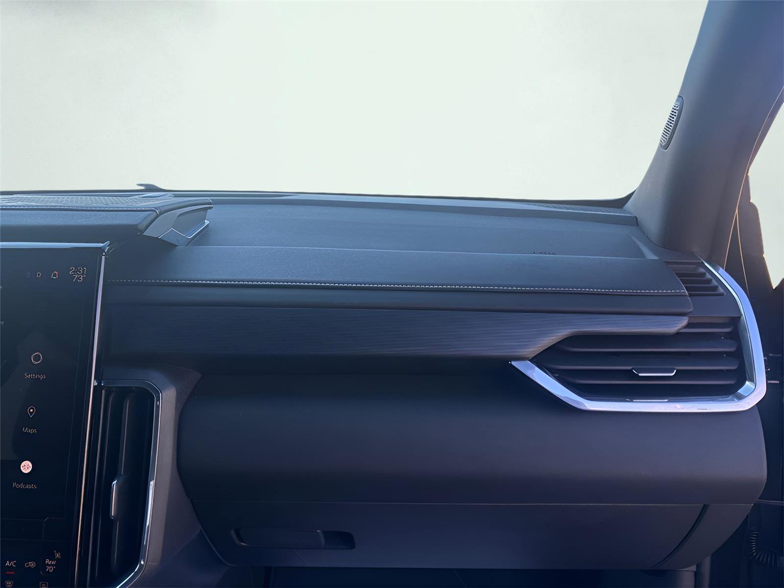 Used 2024 GMC Acadia Elevation image 16