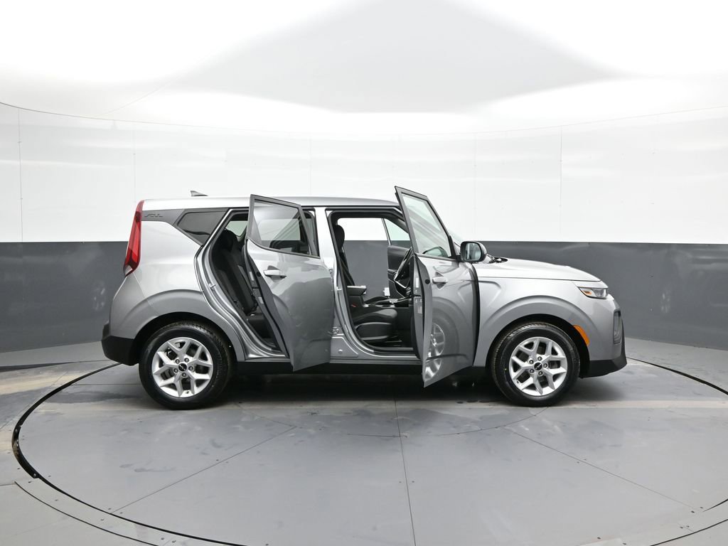 Certified 2022 Kia Soul LX w/ Technology Package image 40
