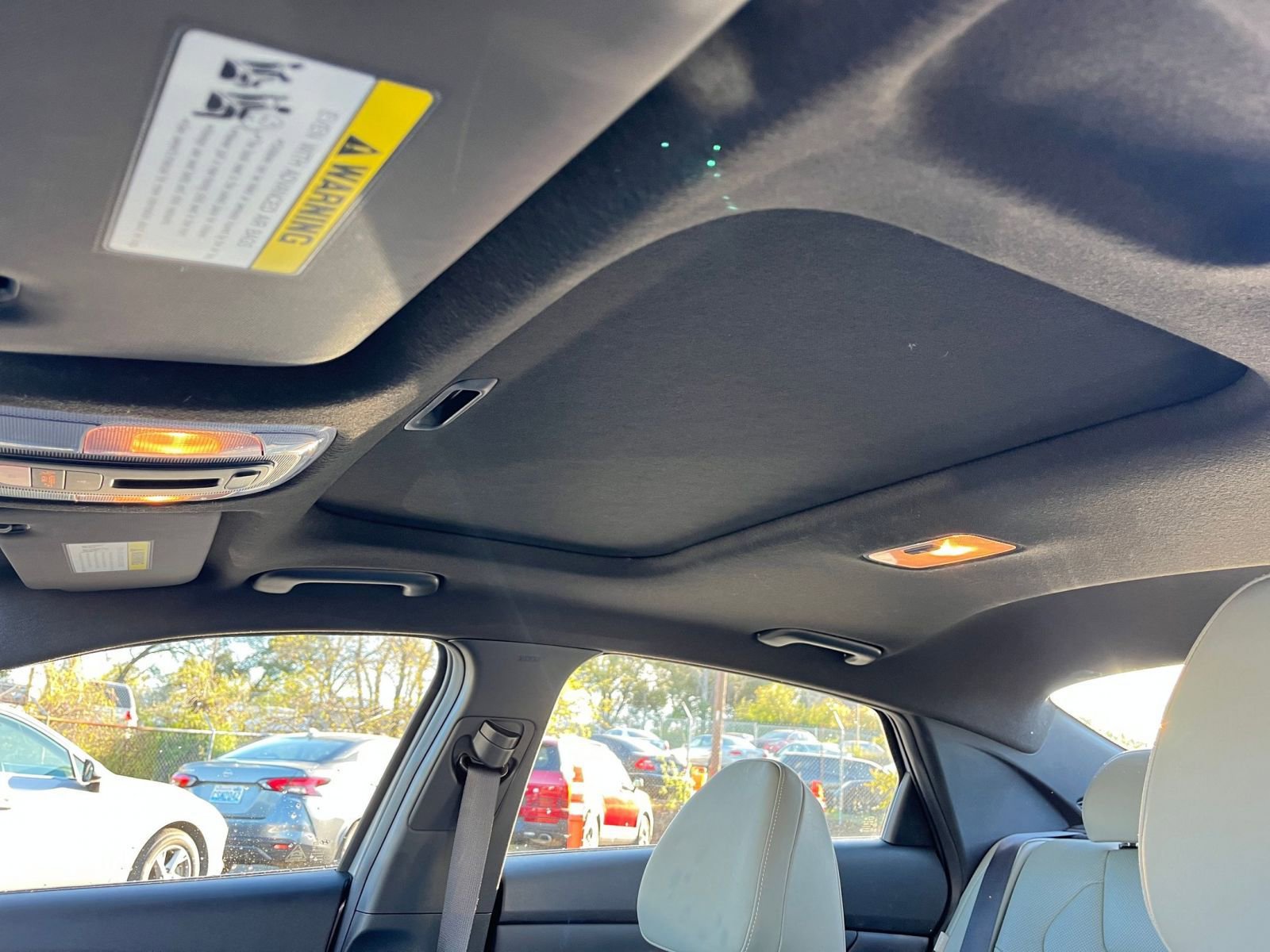 Used 2025 Hyundai Elantra Limited image 30