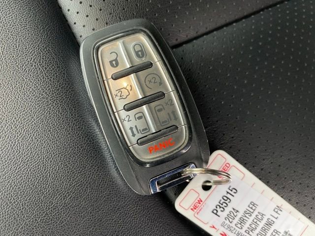 Used 2024 Chrysler Pacifica Touring-L FWD image 21