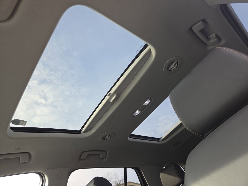 Used 2020 Chevrolet Traverse LT w/ LT Premium Package image 8