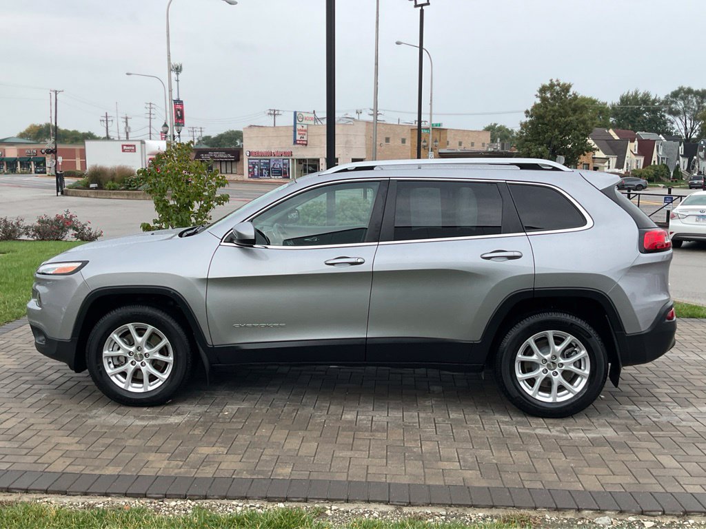 Used 2017 Jeep Cherokee Latitude w/ Cold Weather Group AWD/4WD image 6