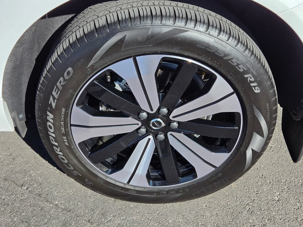 Certified 2024 Volvo XC60 T8 Core AWD/4WD image 5