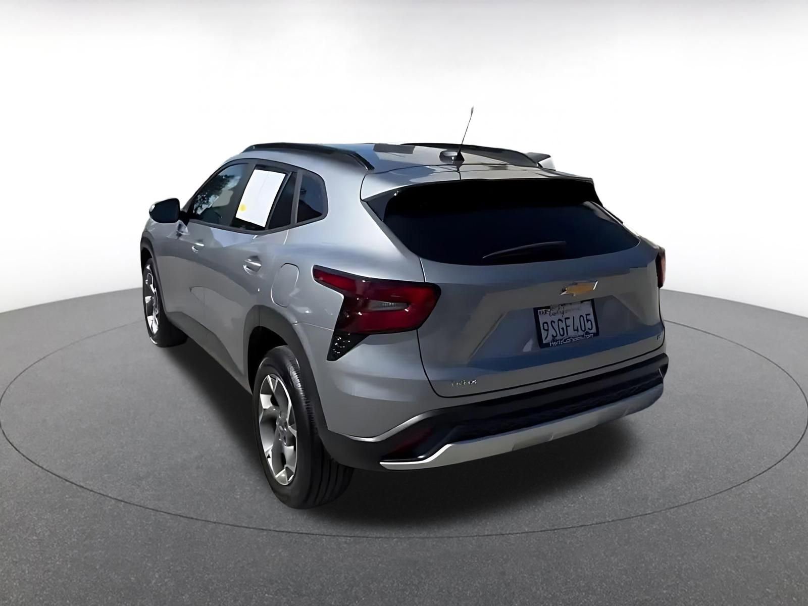 Used 2025 Chevrolet Trax LT image 11