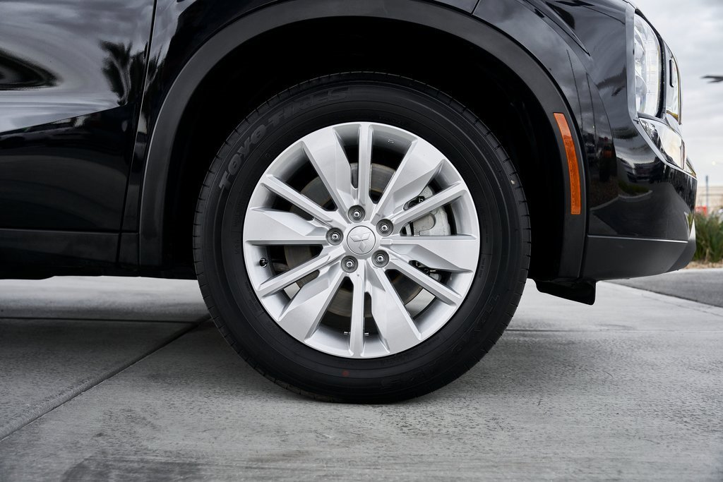 Used 2025 Mitsubishi Outlander ES image 13