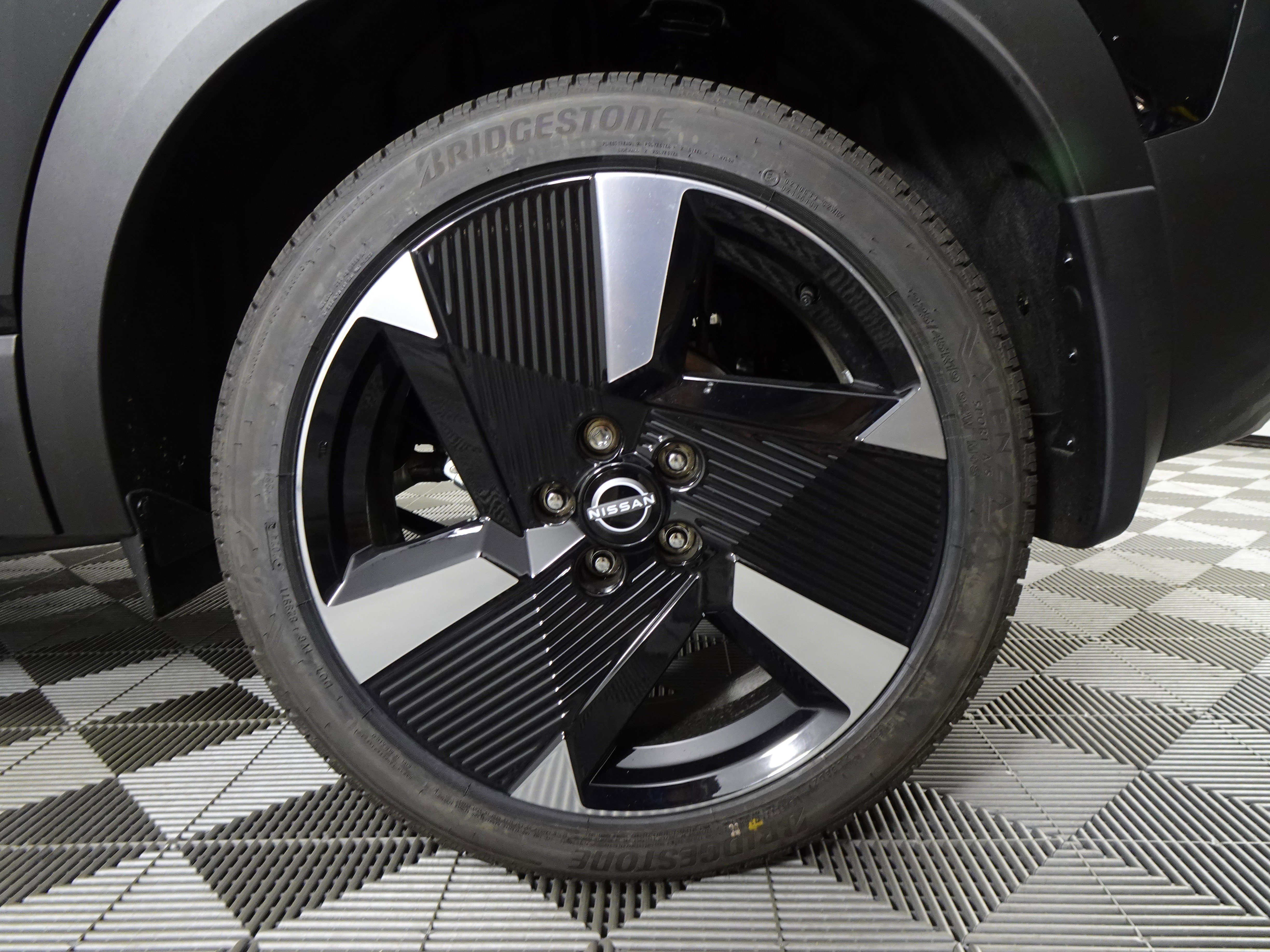 New 2025 Nissan Kicks SR w/ SR Premium Package image 13