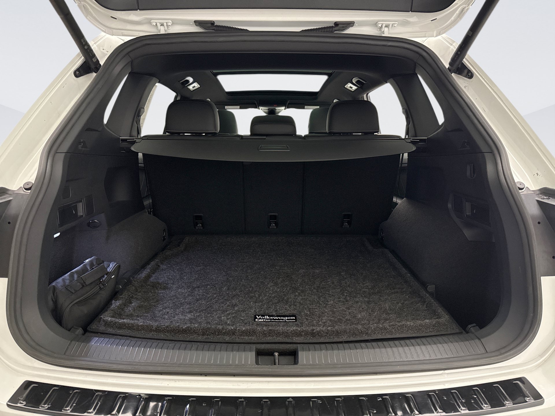 Used 2023 Volkswagen Tiguan SEL R-Line AWD/4WD image 19