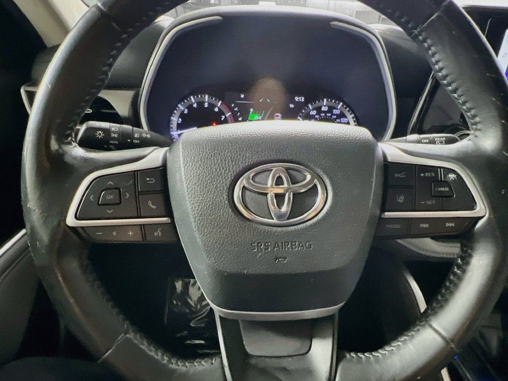 Used 2023 Toyota Highlander XLE FWD image 15