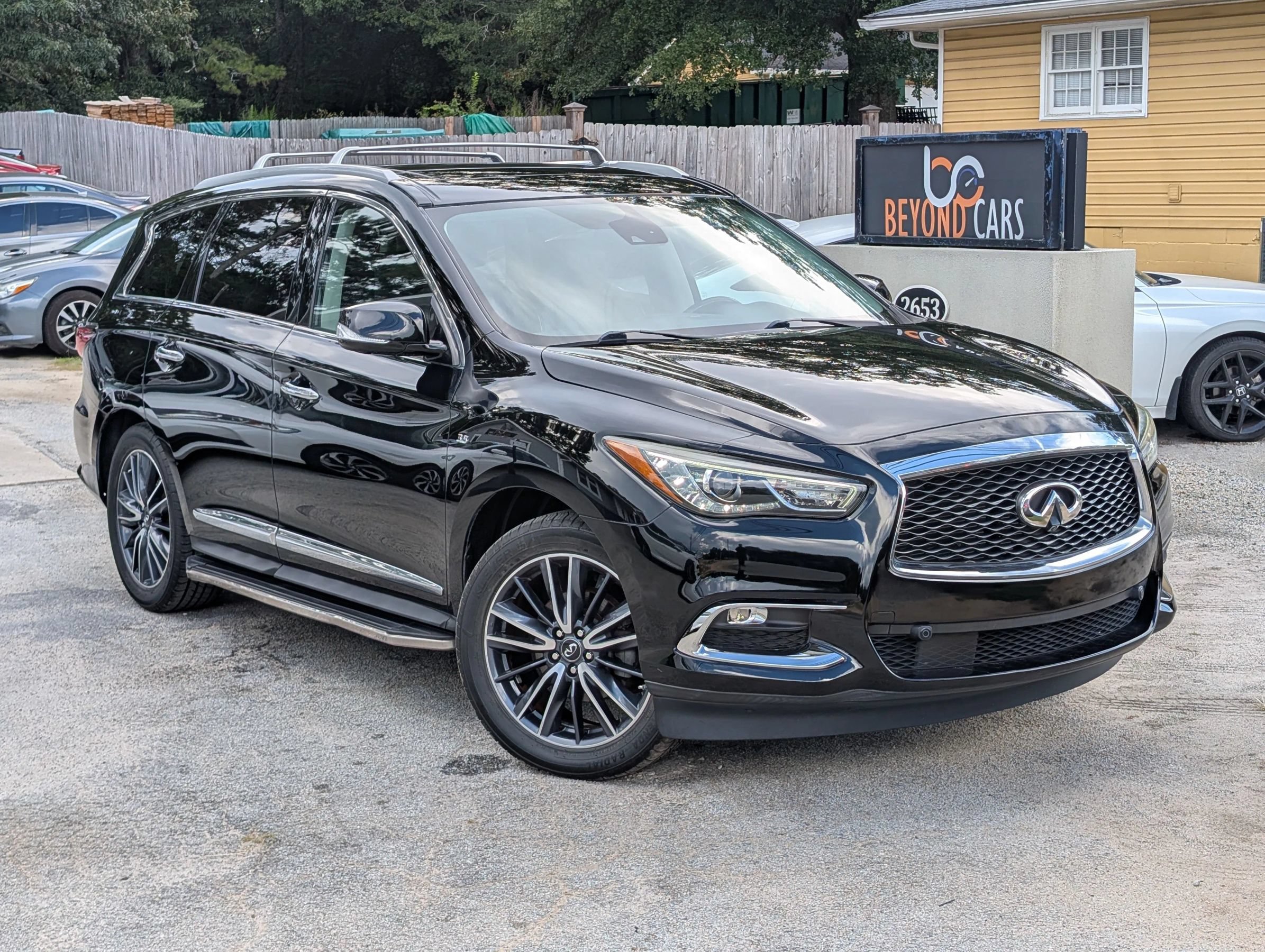 Used 2017 INFINITI QX60 FWD w/ Deluxe Technology Package image 1