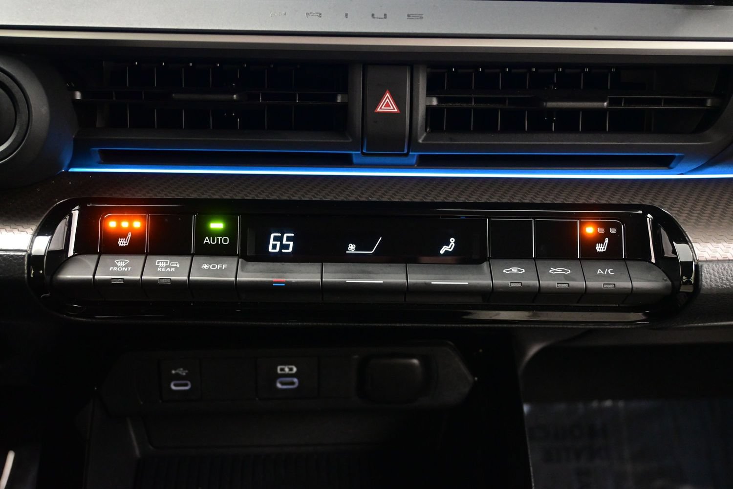 Used 2024 Toyota Prius XLE AWD/4WD image 21