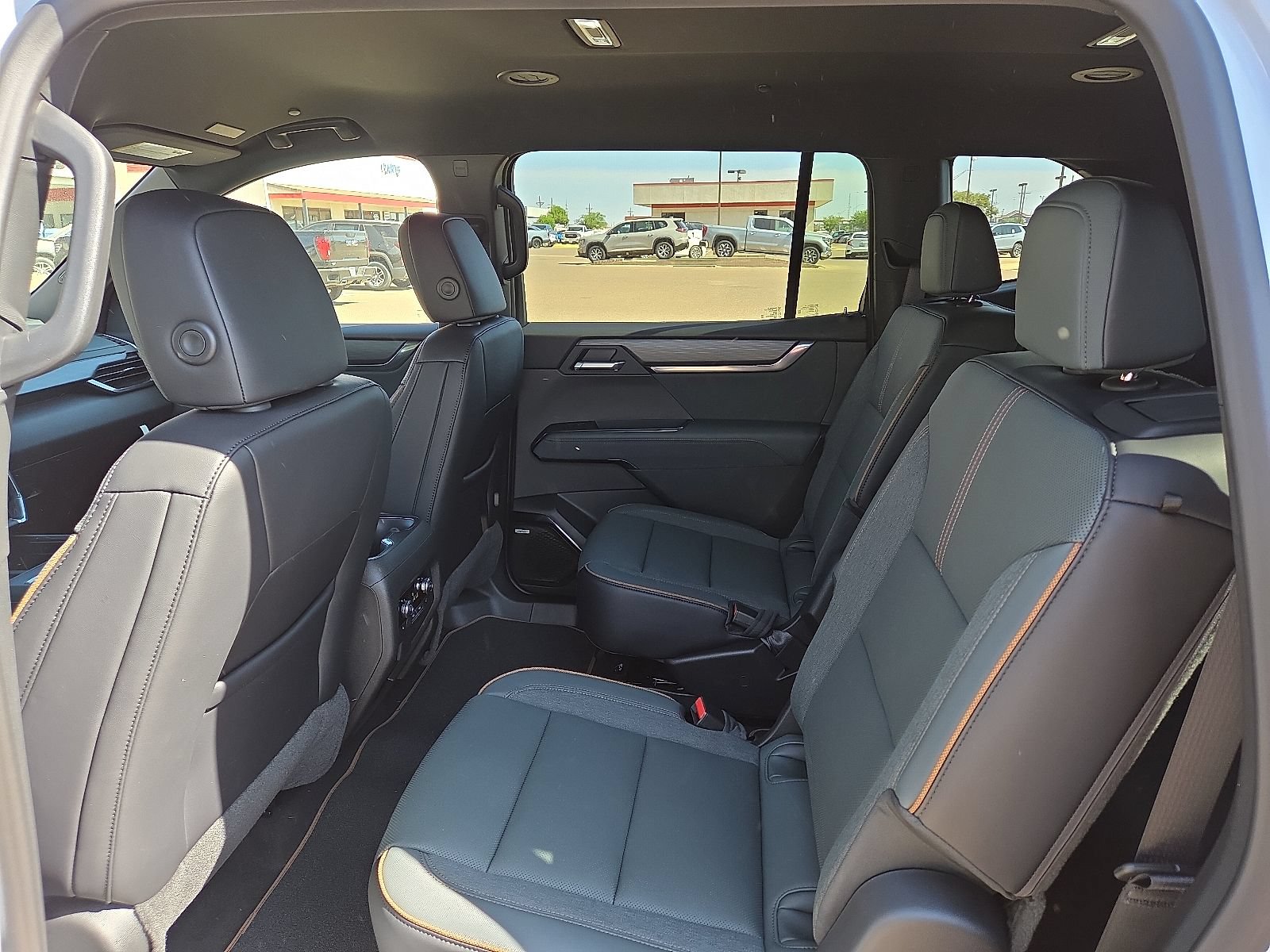 New 2026 GMC Acadia AT4 w/ Luxury Package AWD/4WD image 9