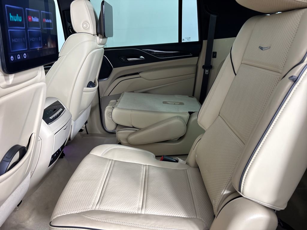 Used 2023 Cadillac Escalade ESV Premium Luxury image 31