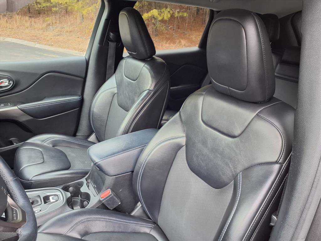 Used 2019 Jeep Cherokee Latitude Plus w/ Cold Weather Group image 12