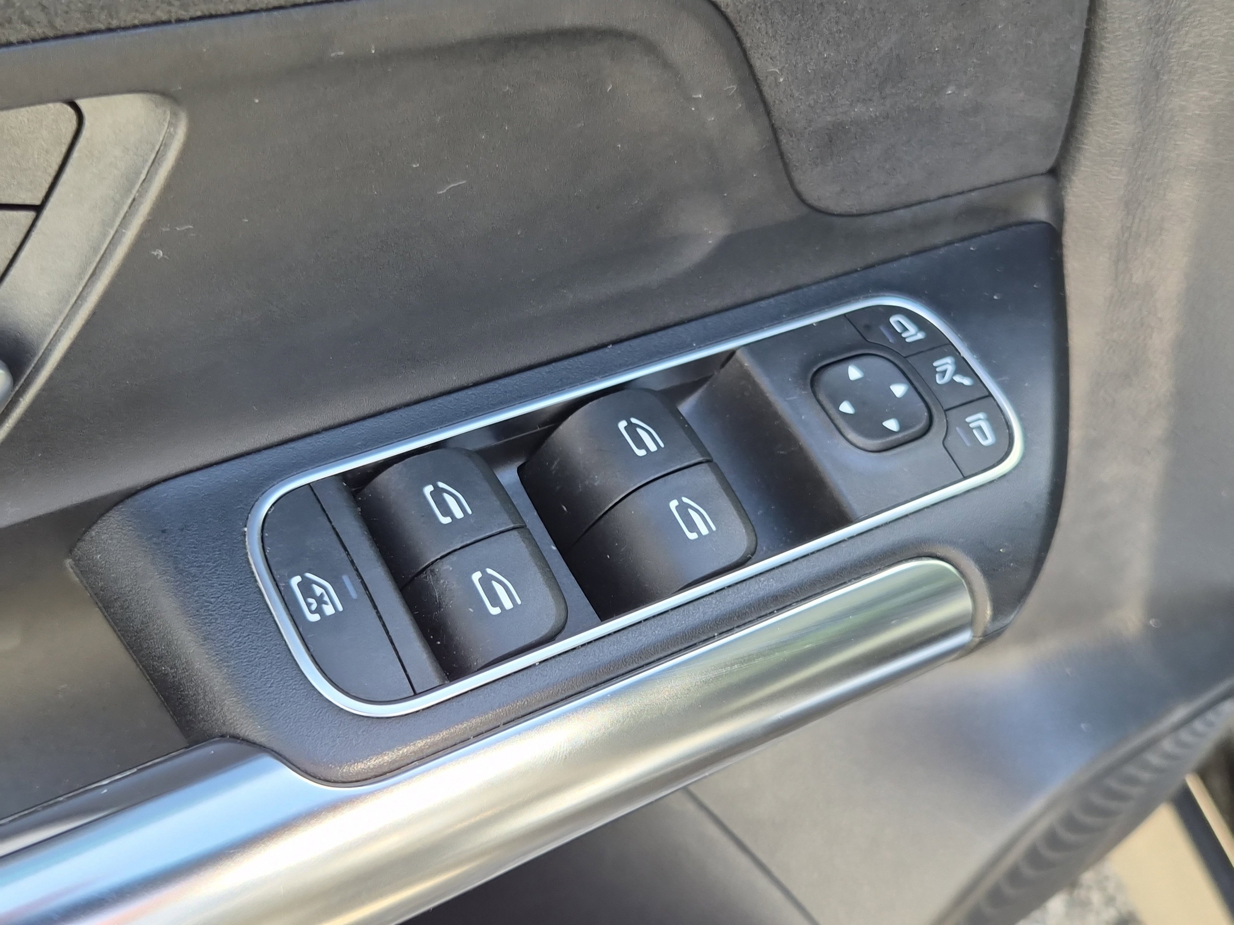 Used 2022 Mercedes-Benz GLA 35 AMG 4MATIC w/ Premium Package Lite image 19