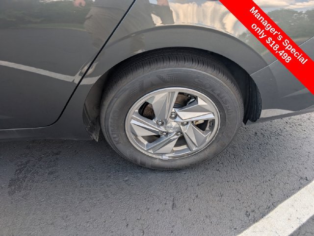 Certified 2024 Hyundai Elantra SE FWD image 18