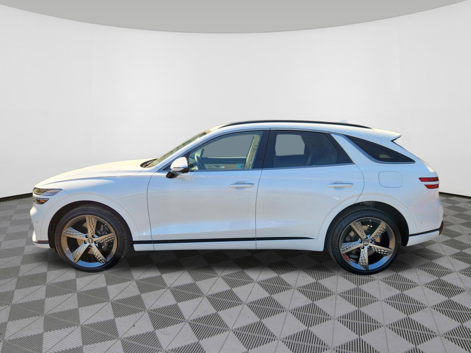 Used 2025 Genesis GV70 3.5T Sport w/ Sport Advanced Package AWD/4WD image 5