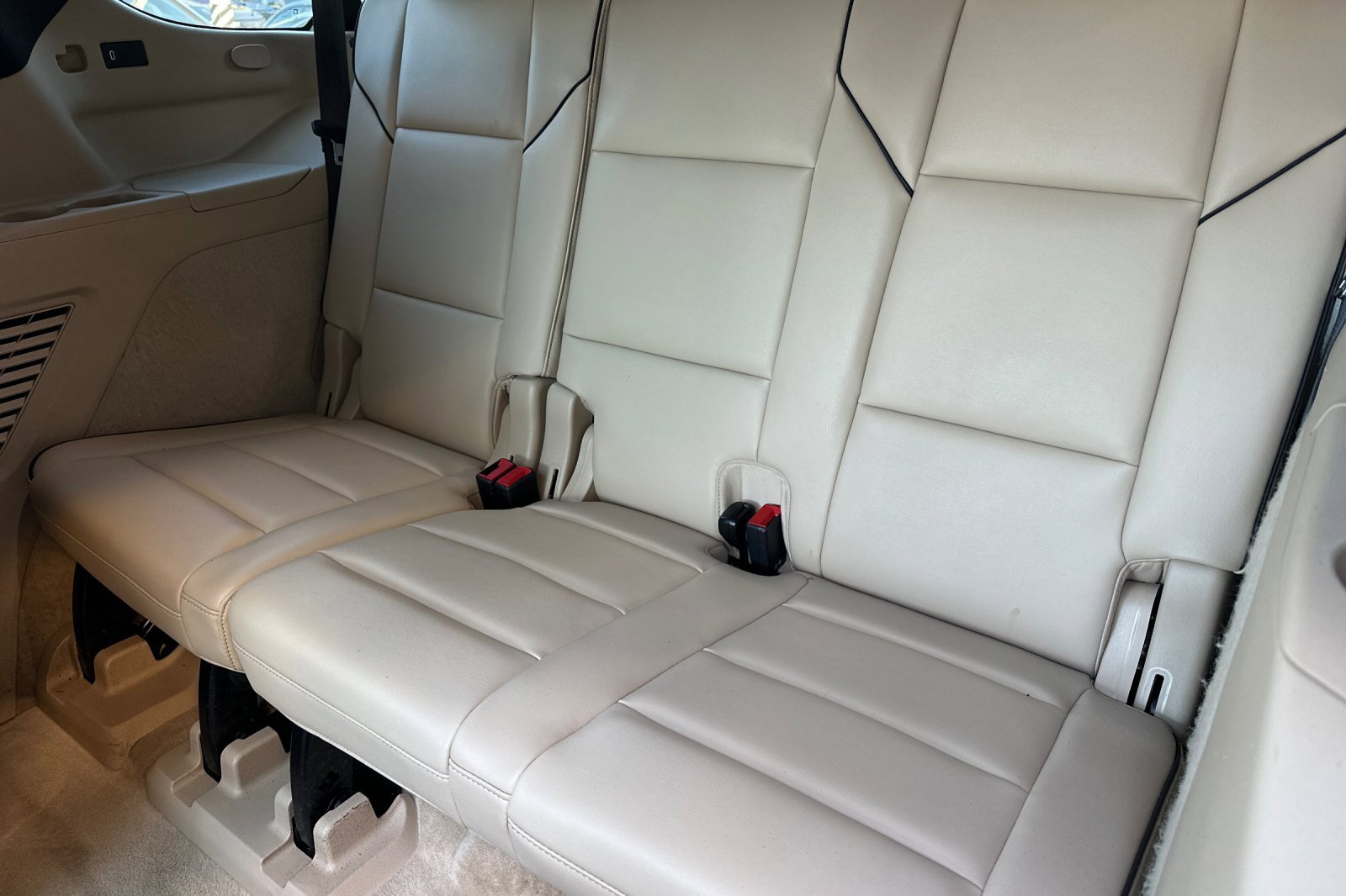 Certified 2024 Cadillac Escalade Premium Luxury image 17