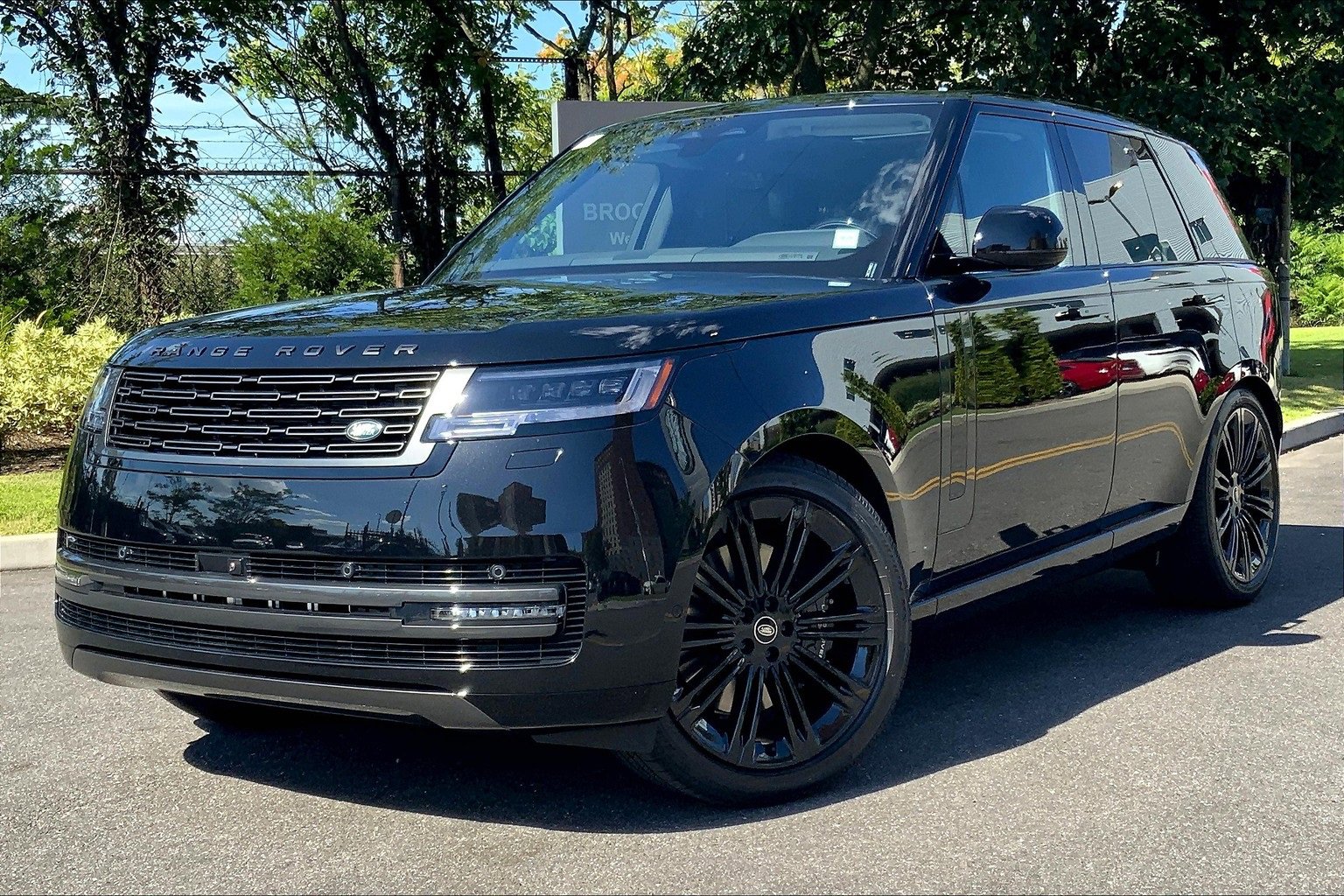 New 2025 Land Rover Range Rover SE